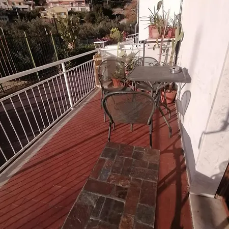 Con Terrazza Vista Panoramica Rum i privatbostad Alassio